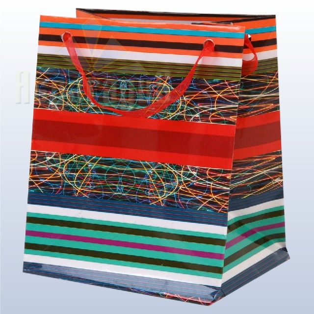 PAPER BAG WITH HANDLES LAMINATED 9X11X13CM